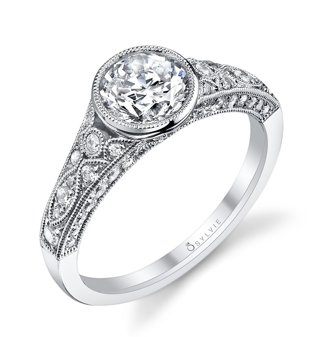 White gold engagment ring with filigree design & etching